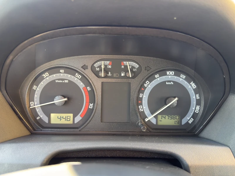 Skoda Fabia, снимка 12 - Автомобили и джипове - 52530523