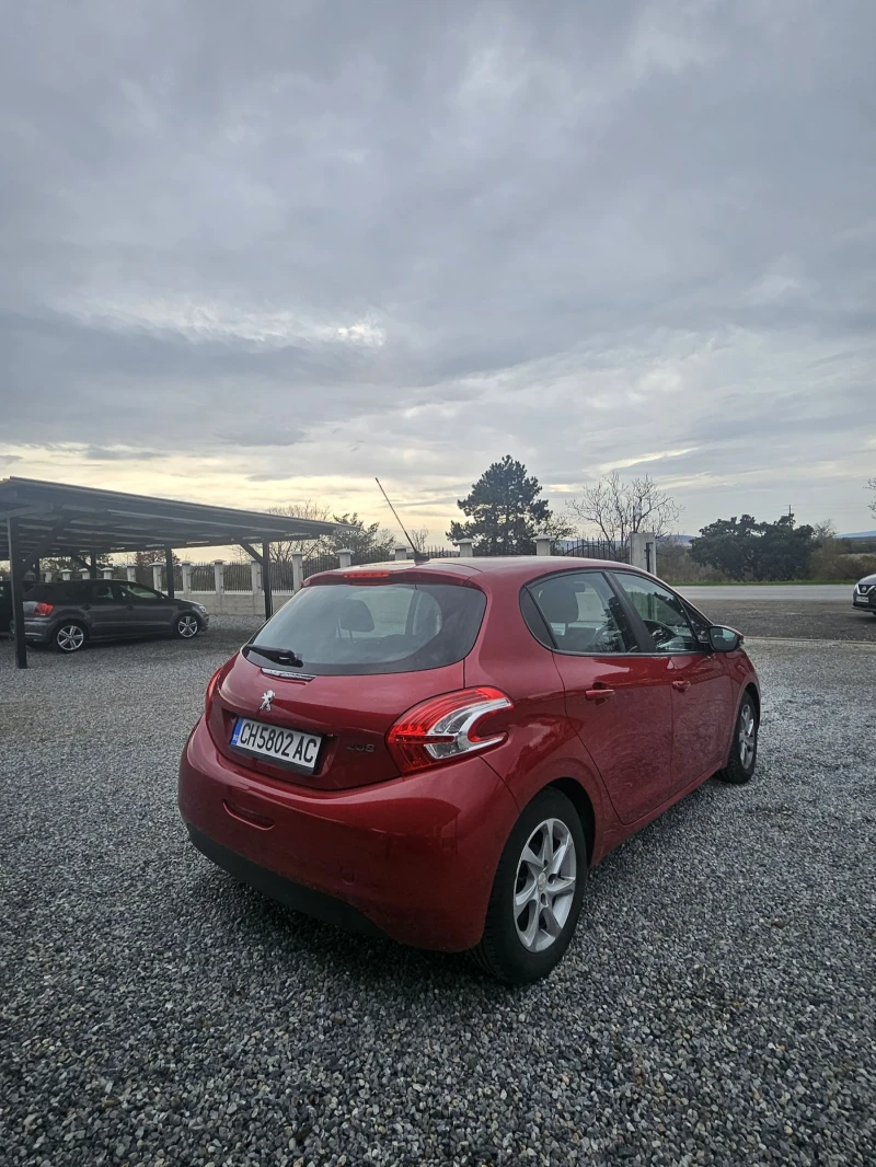 Peugeot 208 Десен волан, снимка 5 - Автомобили и джипове - 52742375