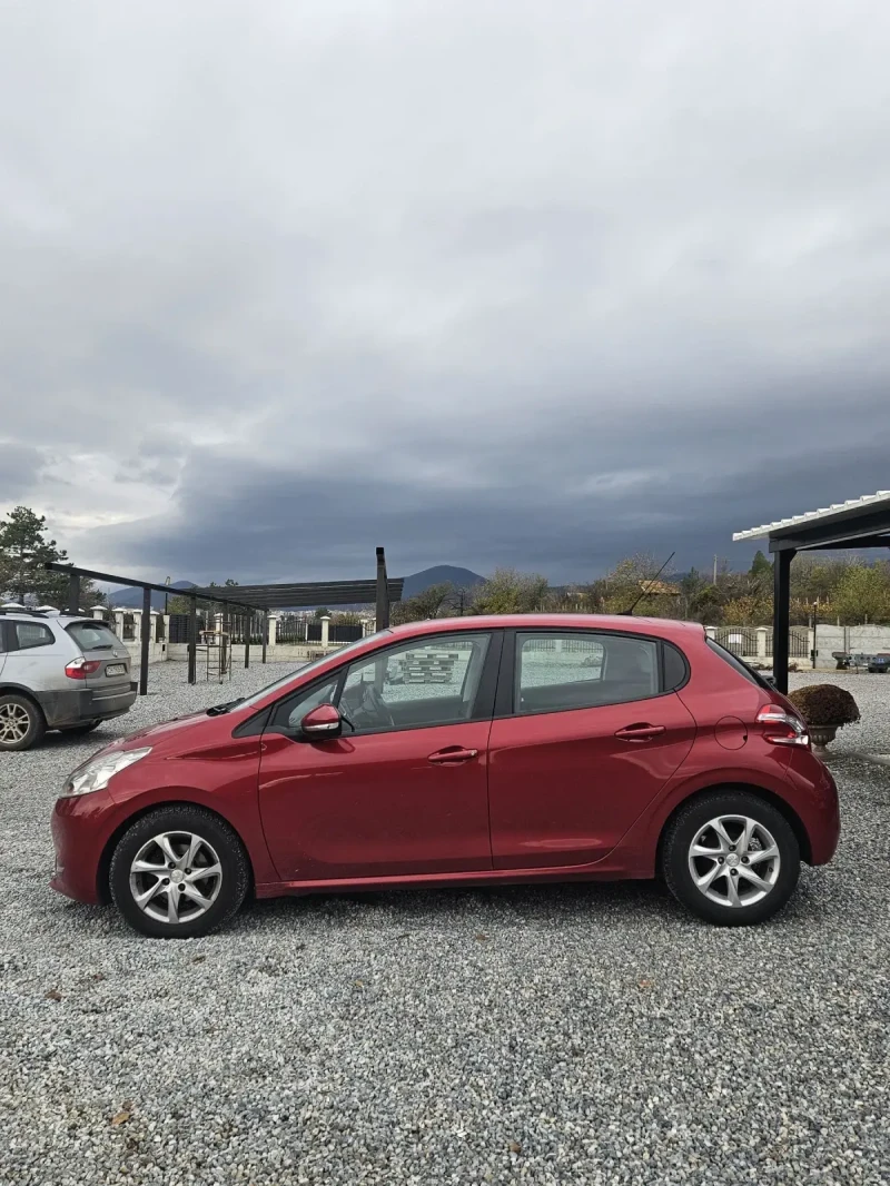 Peugeot 208 Десен волан, снимка 7 - Автомобили и джипове - 52742375
