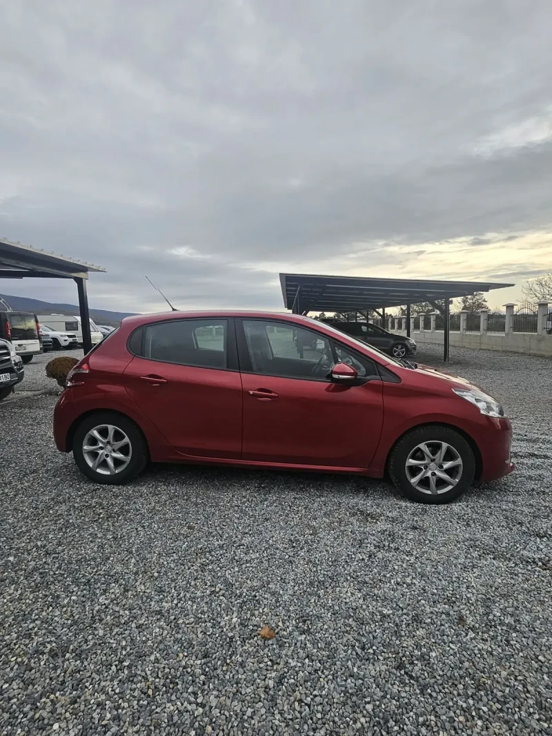 Peugeot 208 Десен волан, снимка 4 - Автомобили и джипове - 52742375