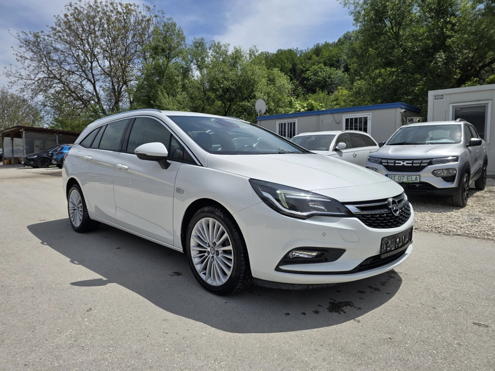 Opel Astra 1.6CDTI 110к.с топ състояние  - изображение 2