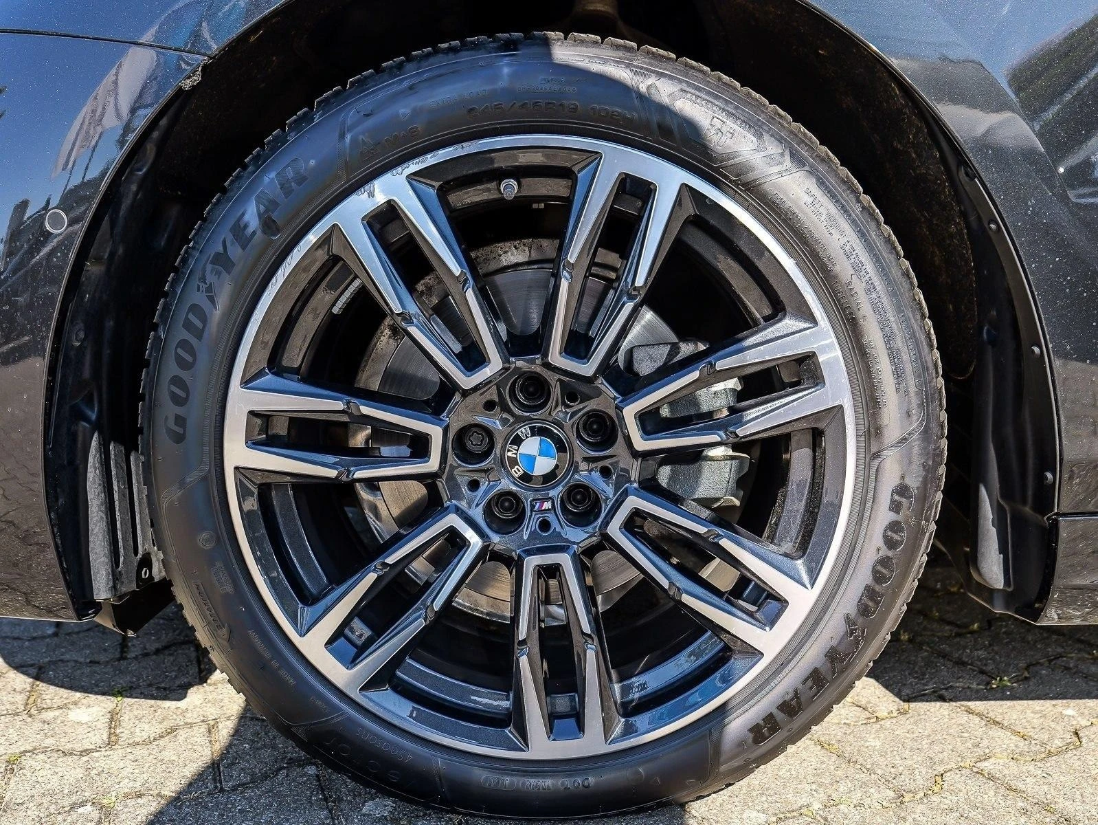 BMW 520 i/ M-SPORT/ LED/ H&K/ HEAD UP/ SHADOW LINE/ 360/ - изображение 4