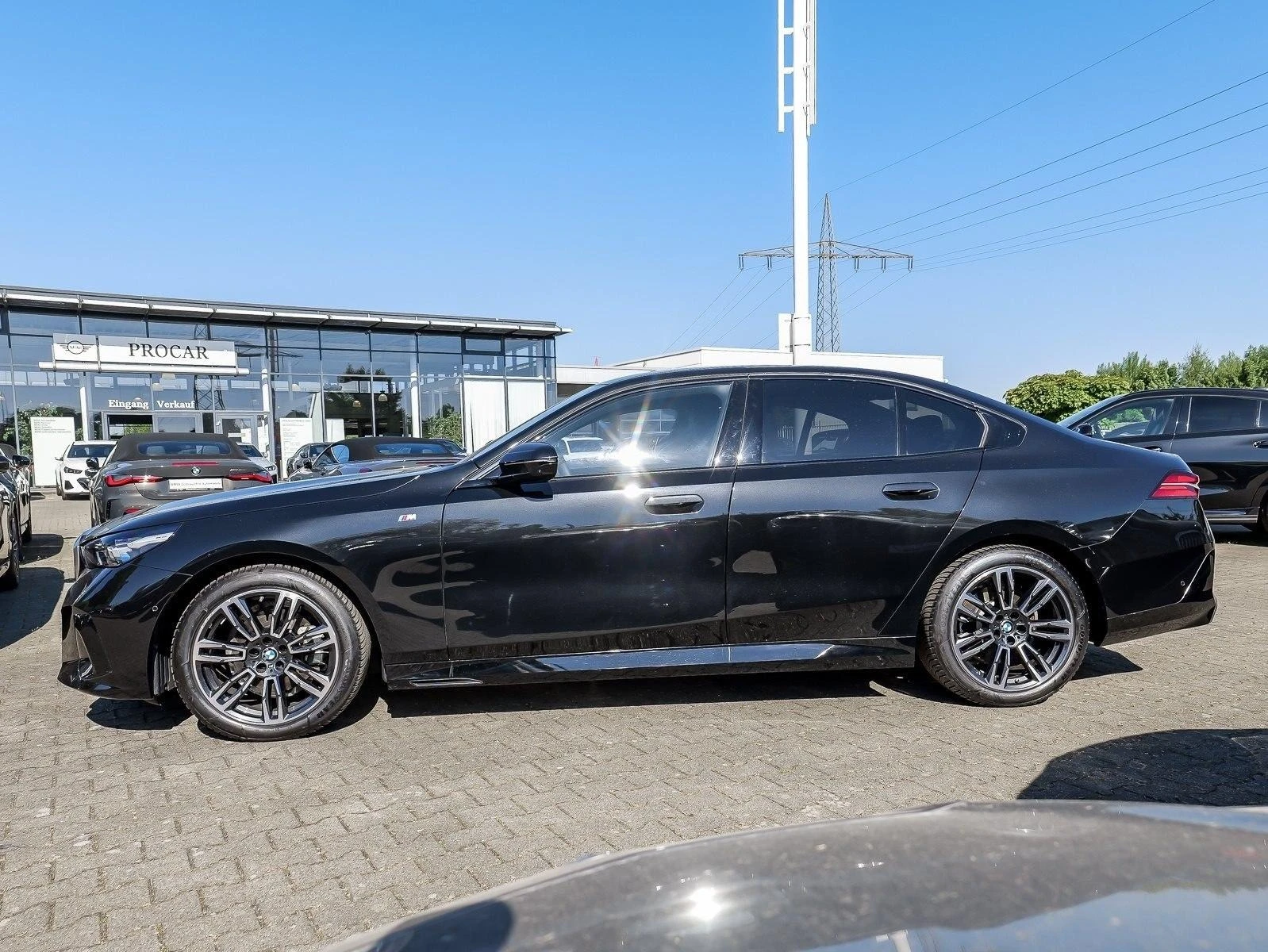 BMW 520 i/ M-SPORT/ LED/ H&K/ HEAD UP/ SHADOW LINE/ 360/ - изображение 2
