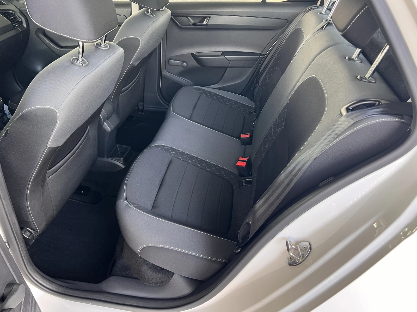 Skoda Fabia AMBITION/1.0MPI/60K.C./5MT/LPG/ГАРАНЦИЯ - изображение 10