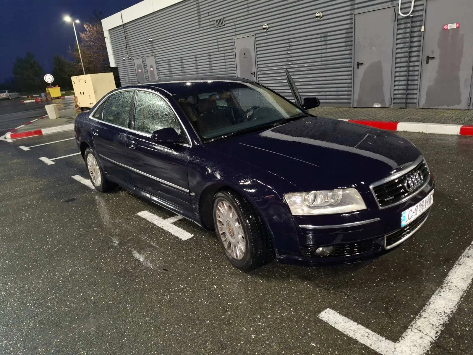 Audi A8 3.7 бензин, 4х4, снимка 5 - Автомобили и джипове - 55451966