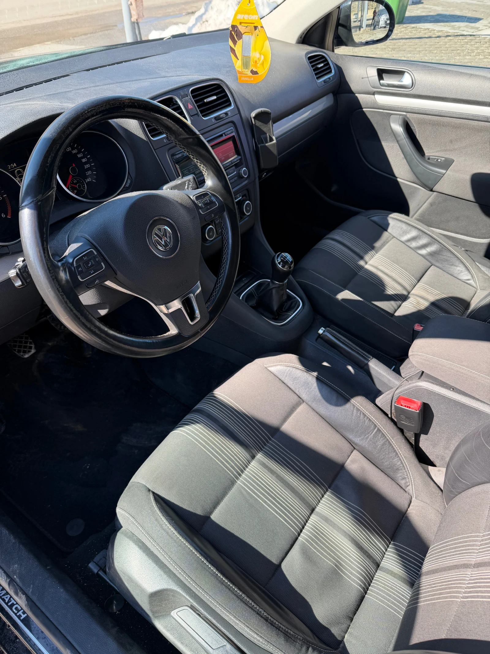 VW Golf 2.0 TDI Match, снимка 10 - Автомобили и джипове - 52017189