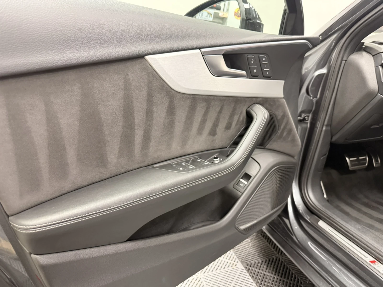 Audi A4 S line - изображение 7