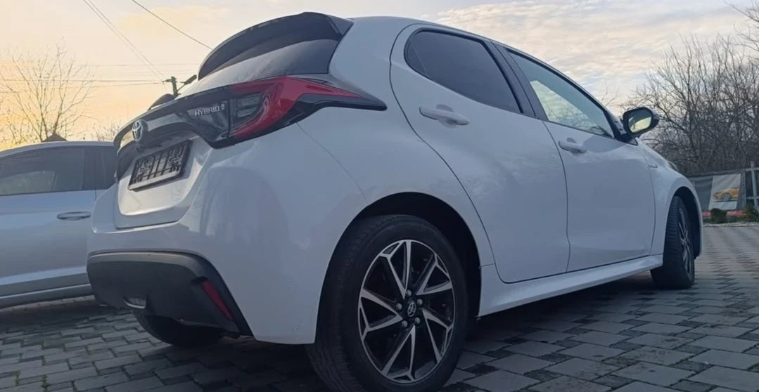 Toyota Yaris Hybrid , снимка 3 - Автомобили и джипове - 53726705