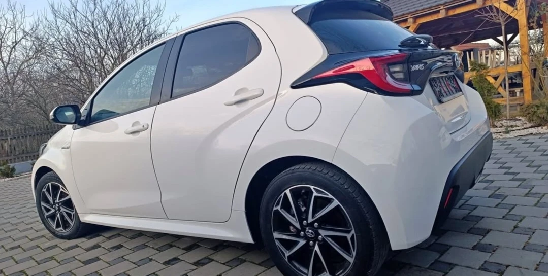 Toyota Yaris Hybrid , снимка 7 - Автомобили и джипове - 53726705