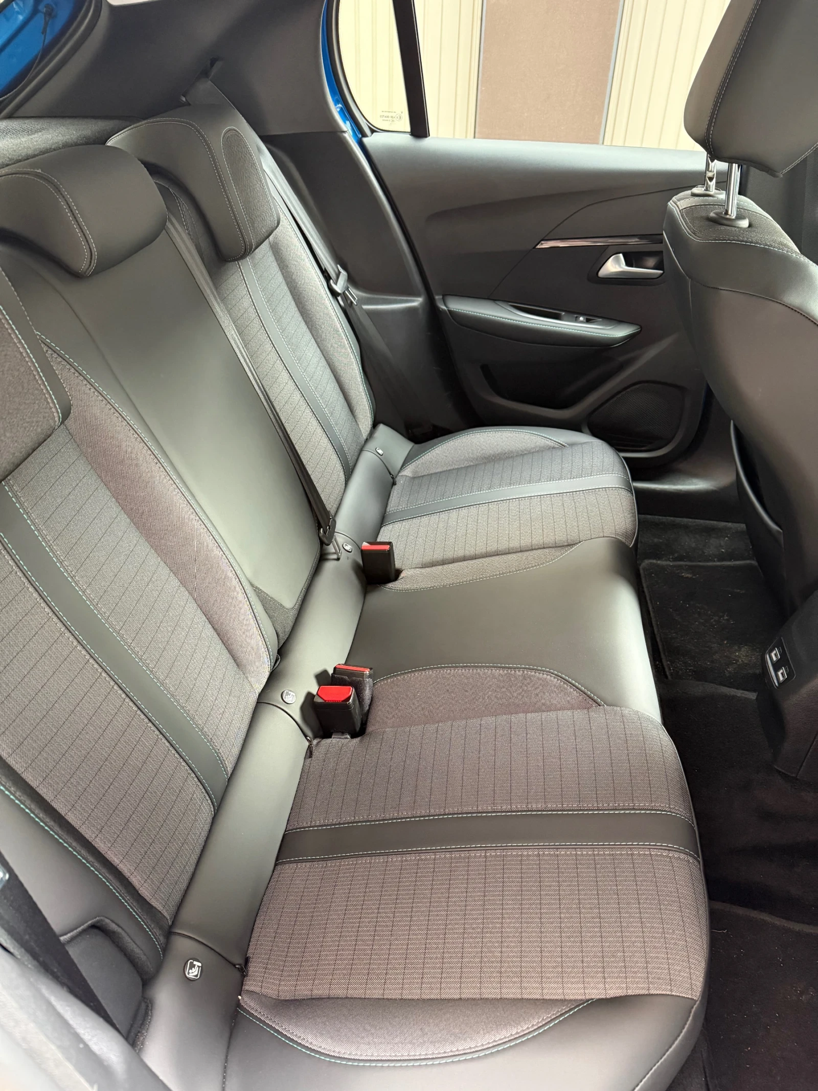 Peugeot 208 E, снимка 9 - Автомобили и джипове - 53962900