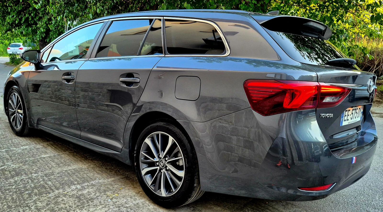 Toyota Avensis 2.0d4d-EXCLUSIVE-LUXверига-нави-6скорости-japan