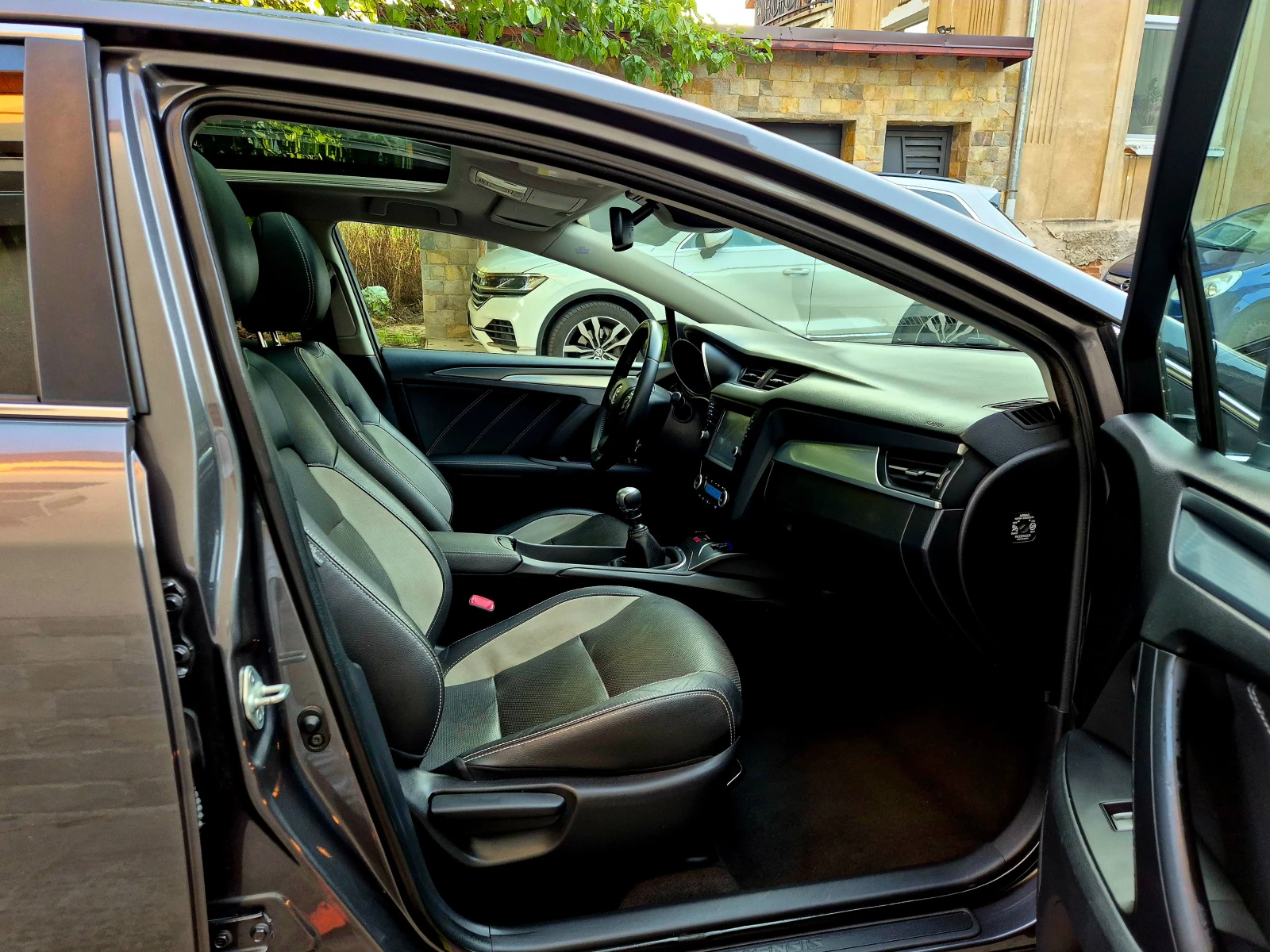 Toyota Avensis 2.0d4d-EXCLUSIVE-LUXверига-нави-6скорости-japan, снимка 14 - Автомобили и джипове - 54683965