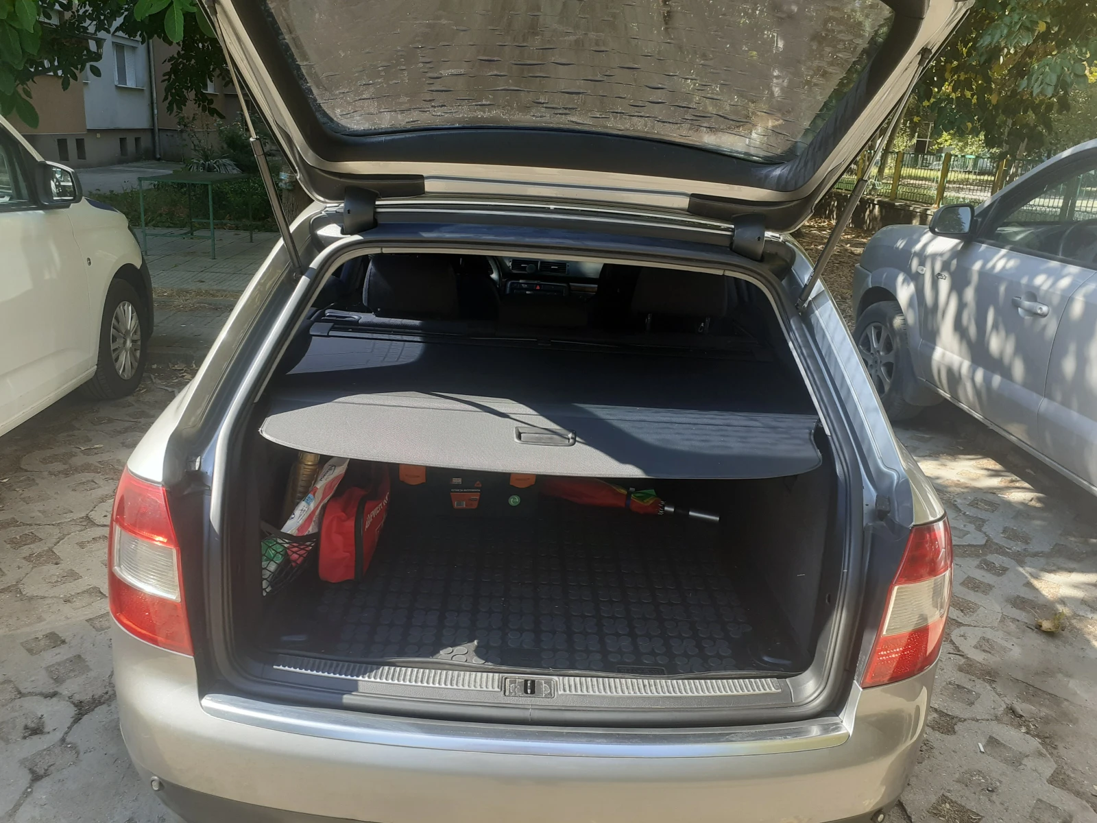 Audi A4 1.9 AVTOMAT, снимка 5 - Автомобили и джипове - 55602385