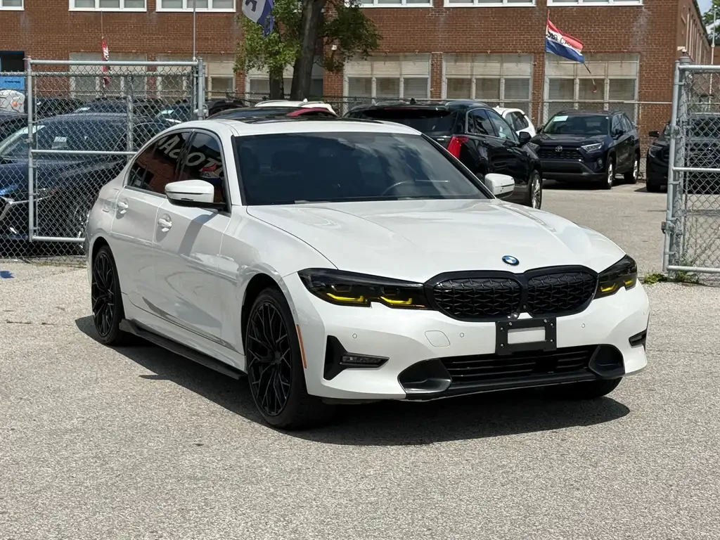 BMW 330 xDrive/Plug-In/Head-Up/Drive-Assists, снимка 3 - Автомобили и джипове - 55651967
