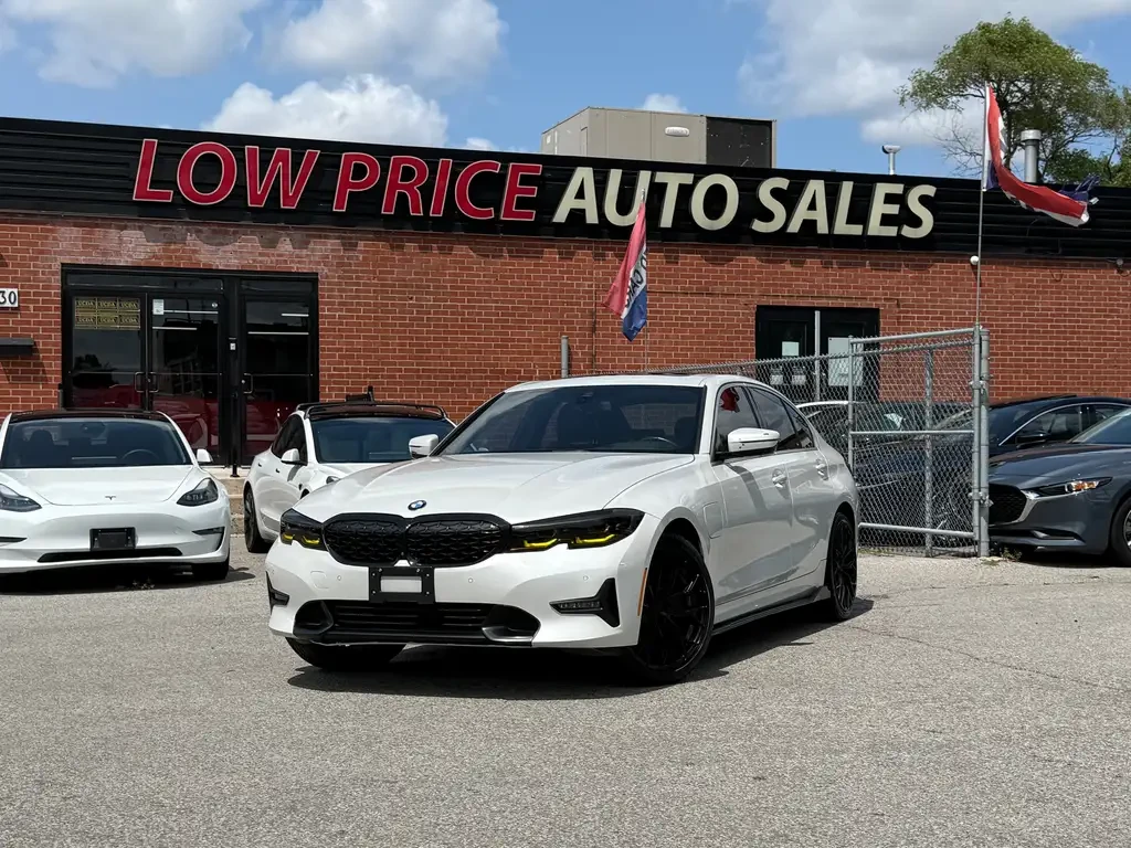 BMW 330 xDrive/Plug-In/Head-Up/Drive-Assists, снимка 2 - Автомобили и джипове - 55651967