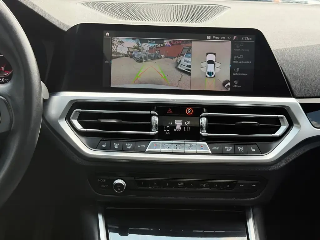 BMW 330 xDrive/Plug-In/Head-Up/Drive-Assists, снимка 13 - Автомобили и джипове - 55651967