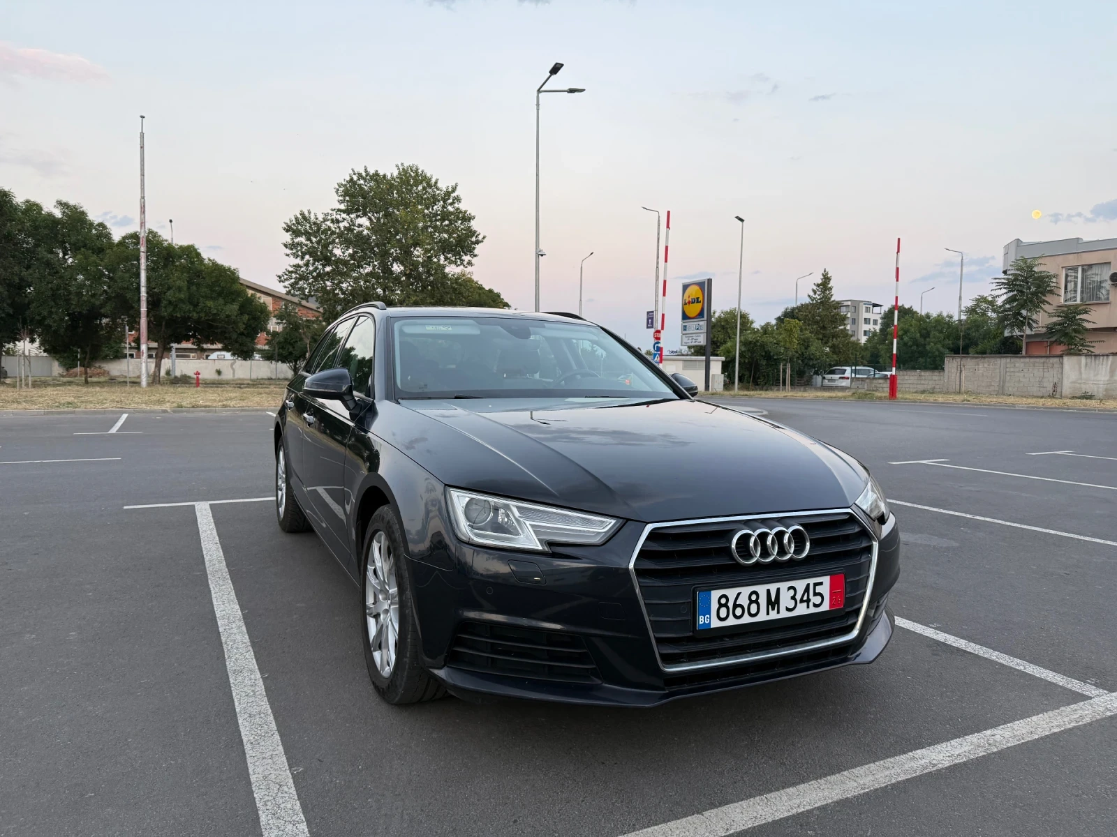 Audi A4 2.0 TDI, снимка 2 - Автомобили и джипове - 56140209