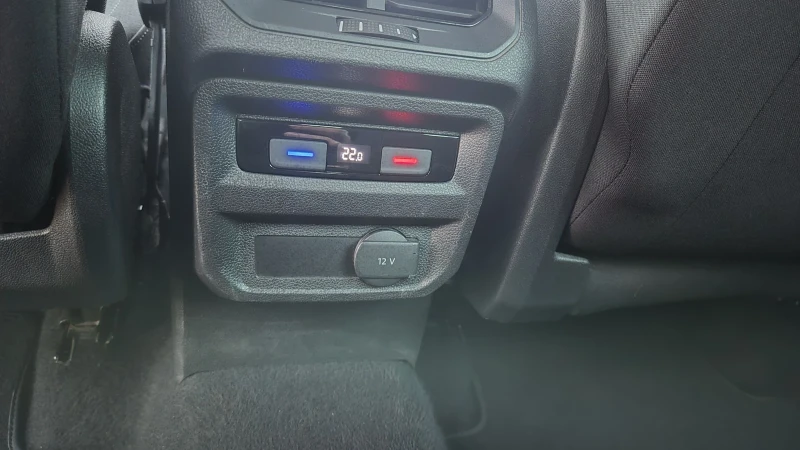 VW Tiguan 2.0TDI DIGITAL 100%РЕАЛНИ КИЛОМЕТРИ  ЛИЗИНГ ВИДЕО , снимка 14 - Автомобили и джипове - 52404998