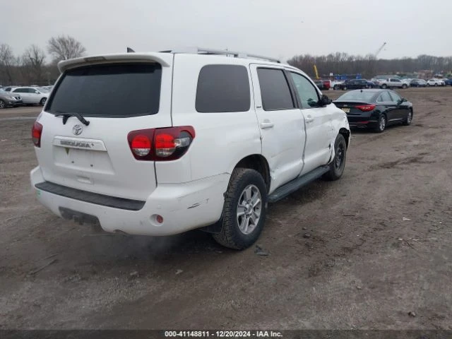 Toyota Sequoia SR5 AWD, снимка 4 - Автомобили и джипове - 48538456