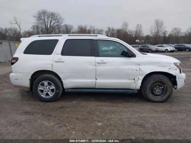 Toyota Sequoia SR5 AWD, снимка 13 - Автомобили и джипове - 48538456