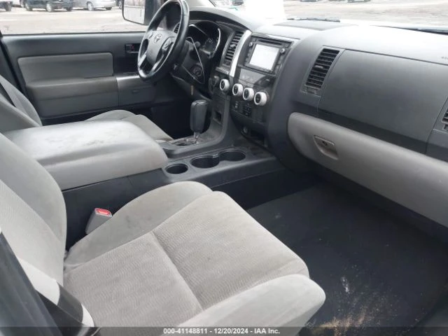 Toyota Sequoia SR5 AWD, снимка 5 - Автомобили и джипове - 48538456