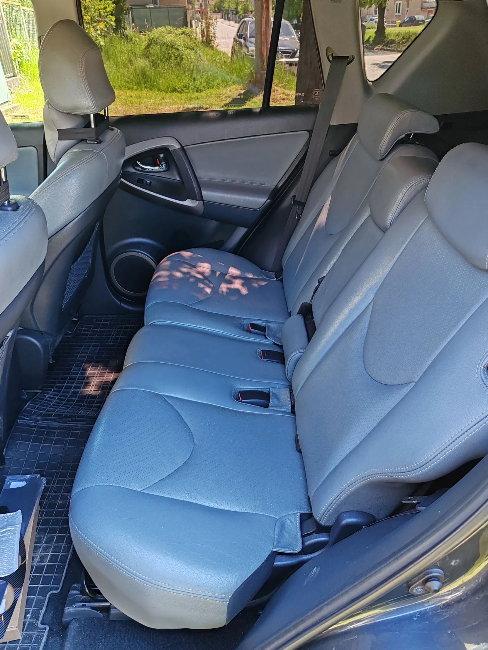 Toyota Rav4 2.2 136 D4D , снимка 9 - Автомобили и джипове - 54759368