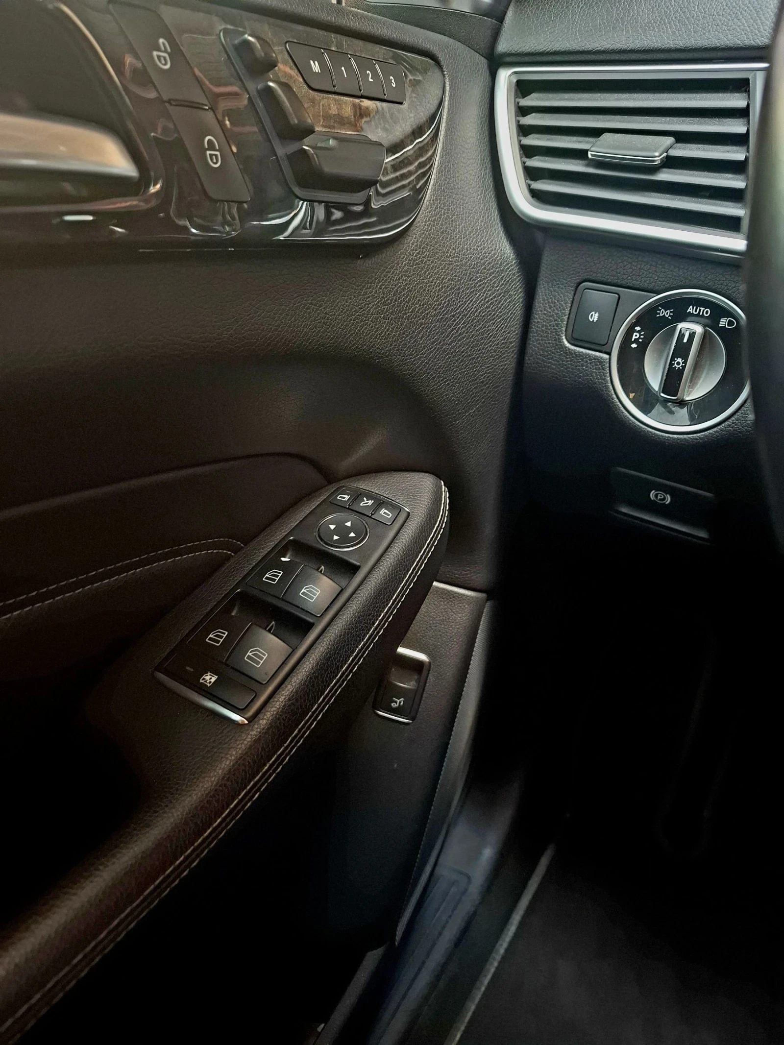 Mercedes-Benz ML 350 350 BLUETEC 4 MATIC, снимка 4 - Автомобили и джипове - 55094353