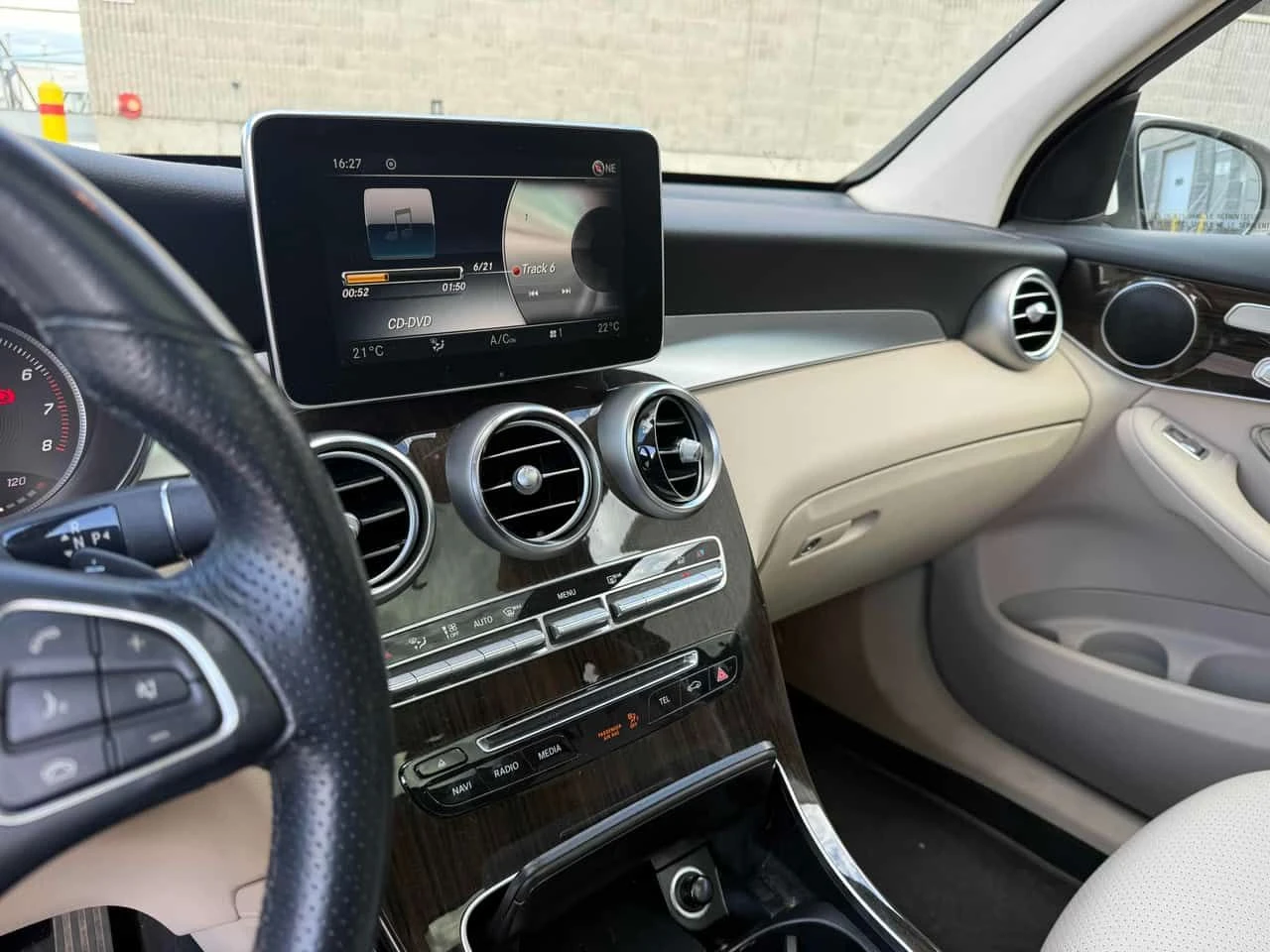 Mercedes-Benz GLC * 300 * CARFAX * ЦЕНА ДО БГ, снимка 9 - Автомобили и джипове - 55222788