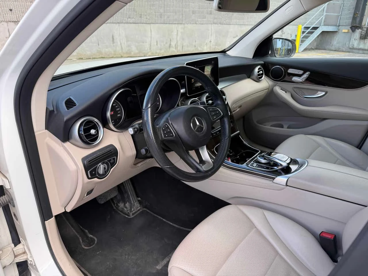 Mercedes-Benz GLC * 300 * CARFAX * ЦЕНА ДО БГ, снимка 7 - Автомобили и джипове - 55222788