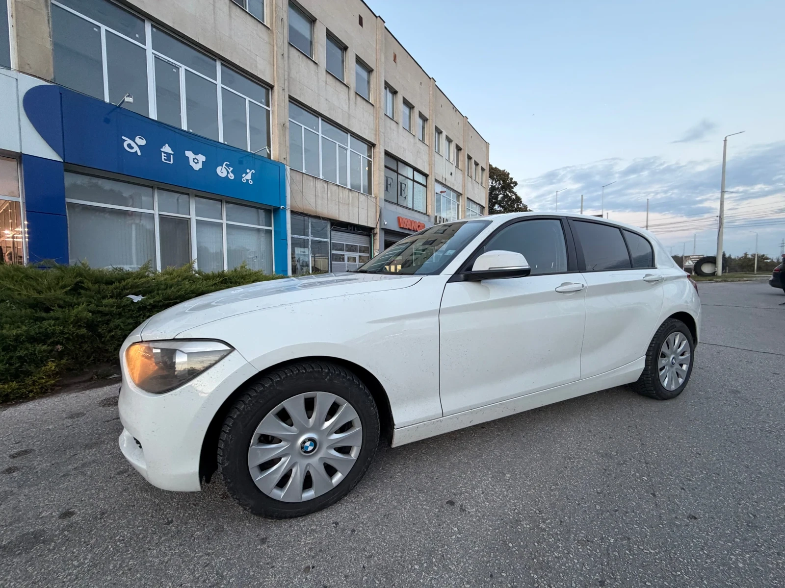 BMW 120 ОБСЛУЖЕН* РЕГИСТРИРАМ, снимка 2 - Автомобили и джипове - 56268600