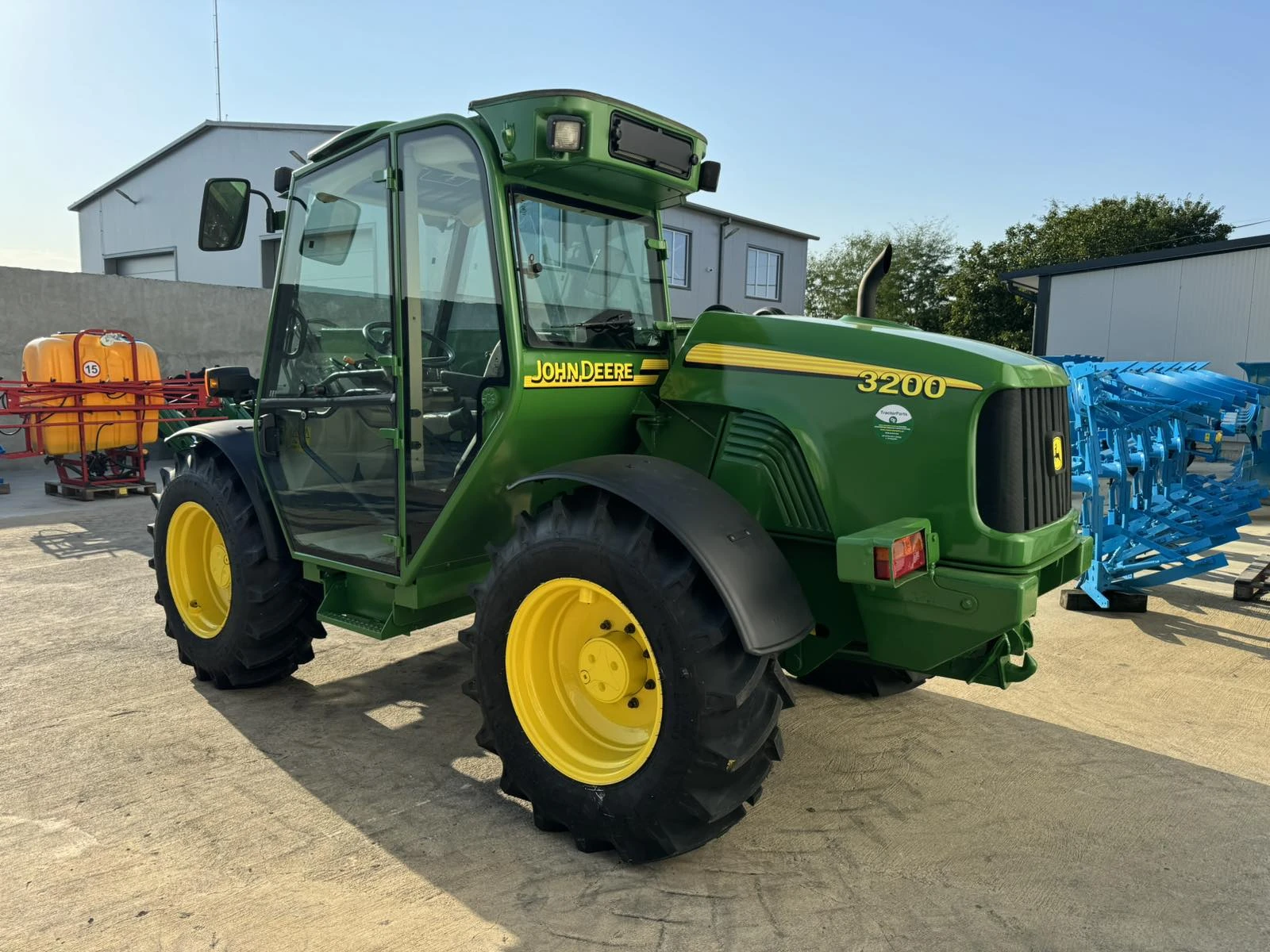 Трактор John Deere 3200 - изображение 7