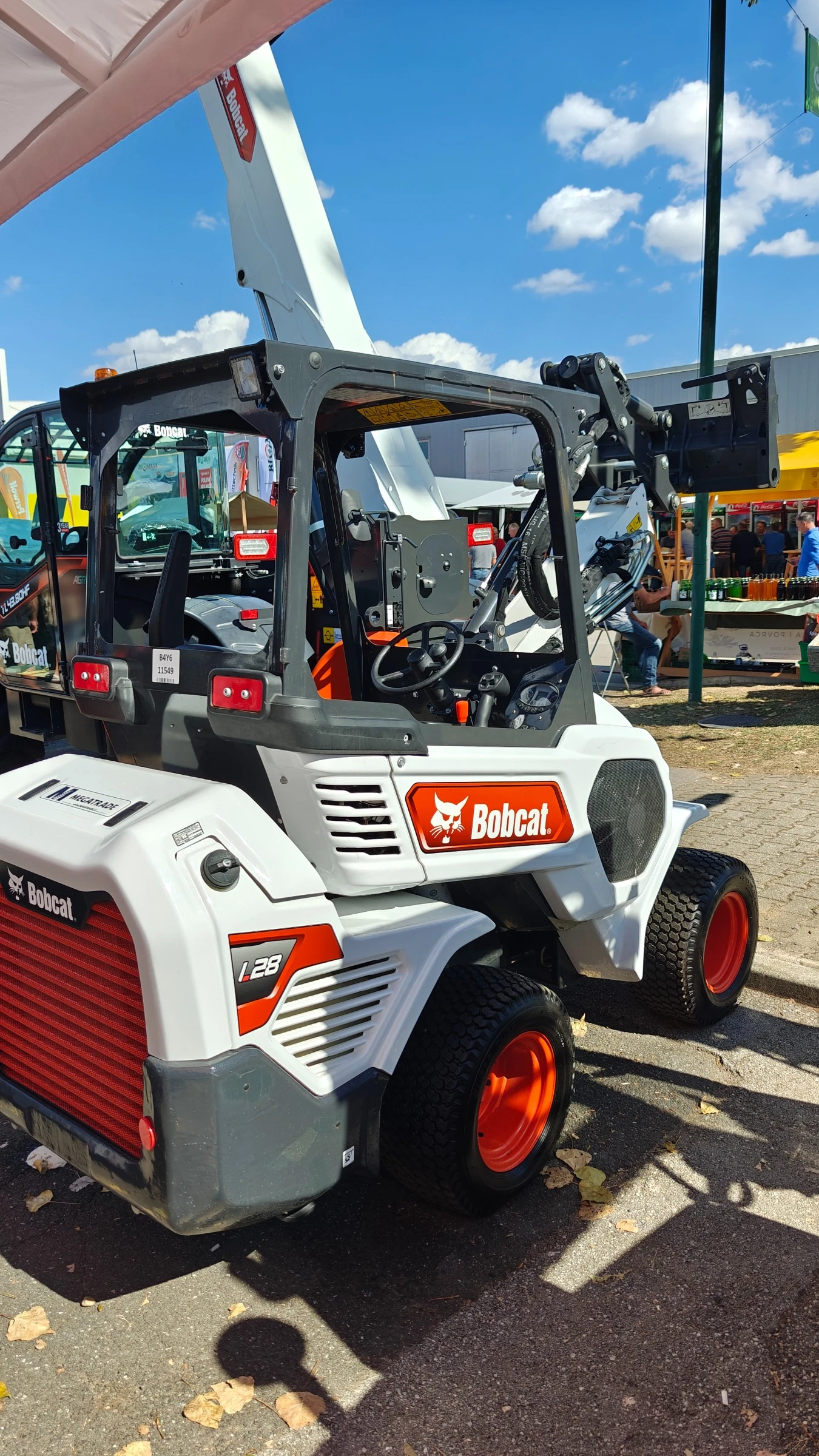 Мини челни товарачи Bobcat L28 - изображение 2