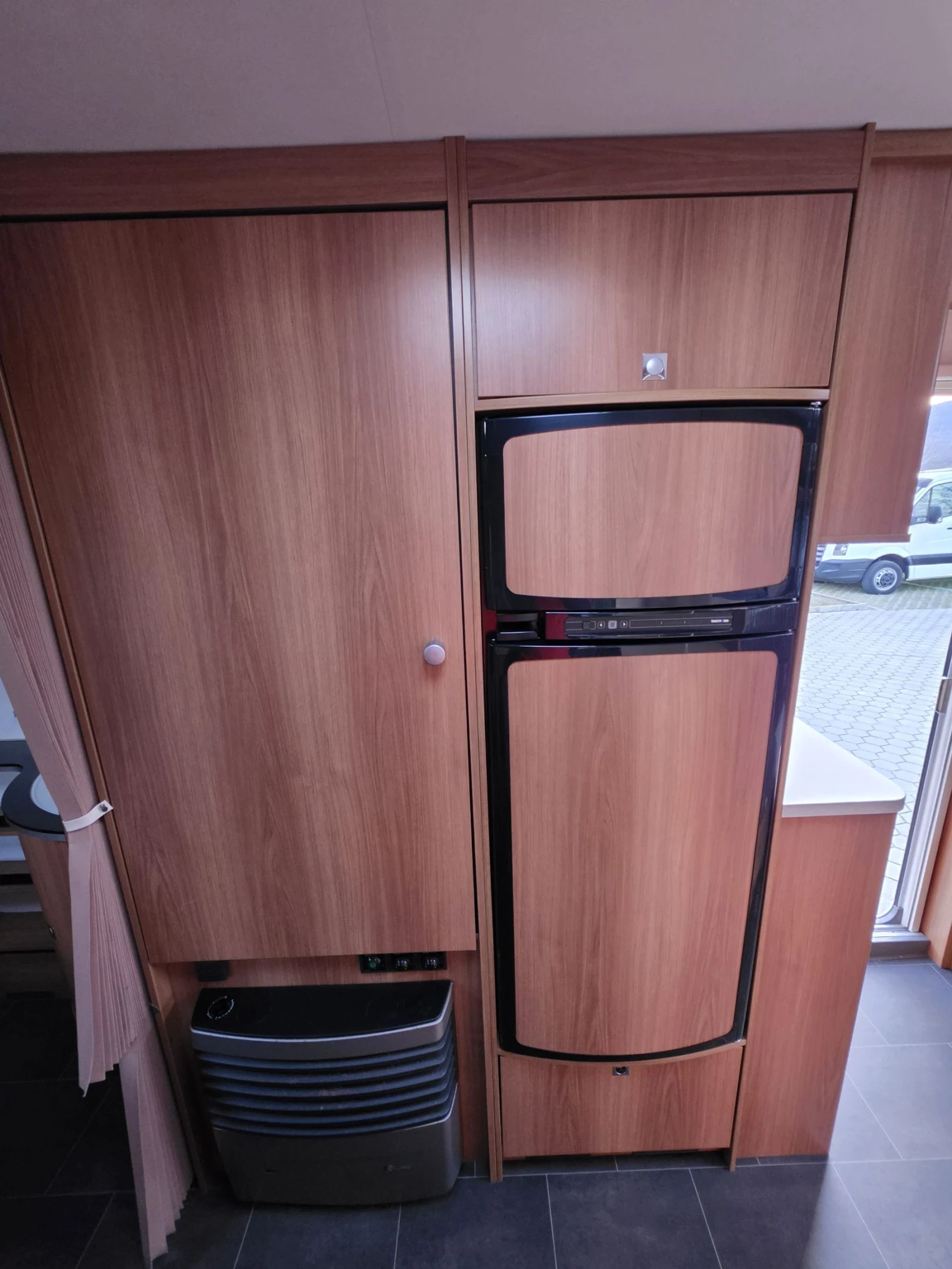 Каравана Dethleffs, снимка 12 - Каравани и кемпери - 53990301