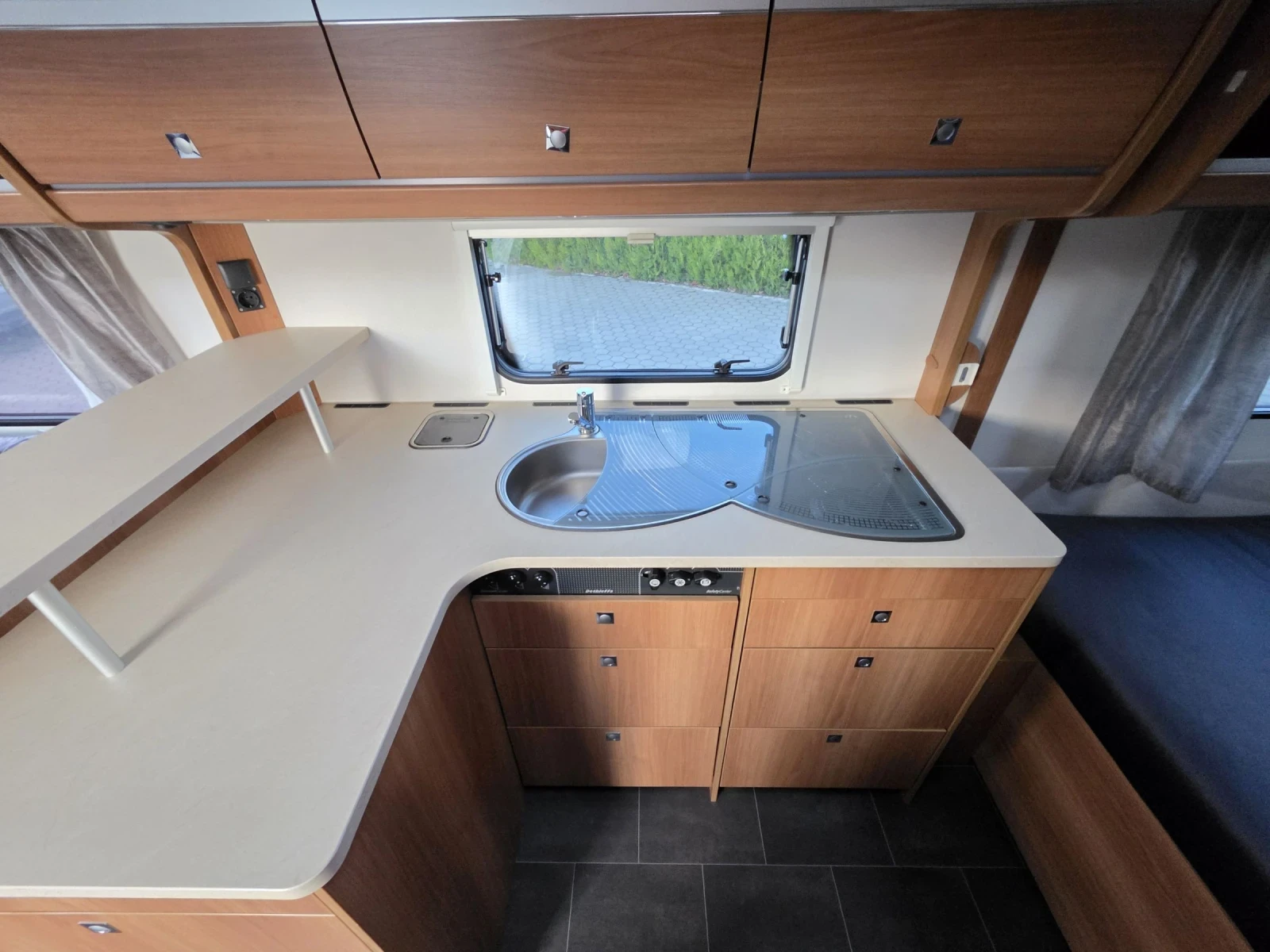 Каравана Dethleffs, снимка 11 - Каравани и кемпери - 53990301