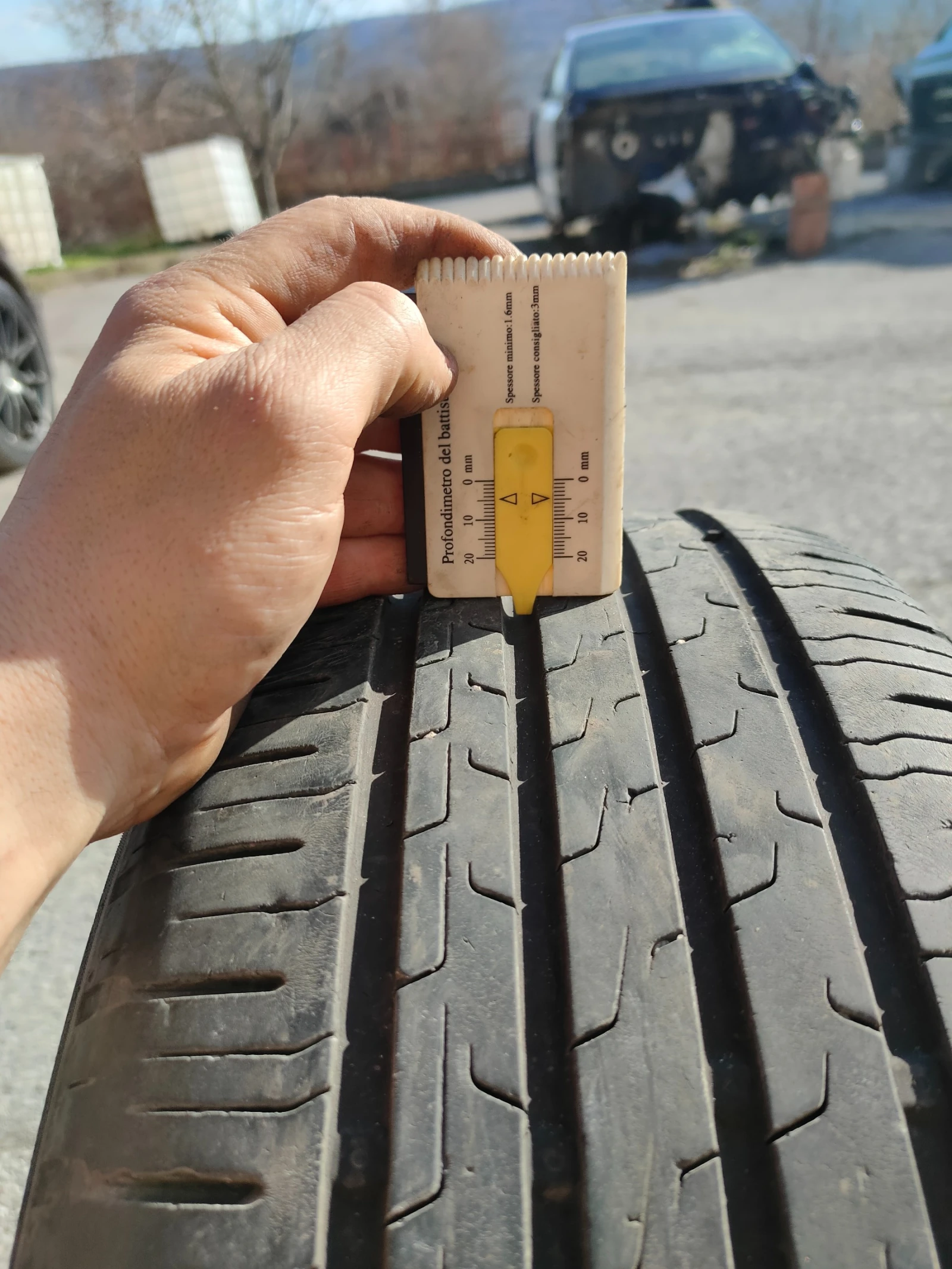 Гуми Летни 215/50R17, снимка 4 - Гуми и джанти - 53948815