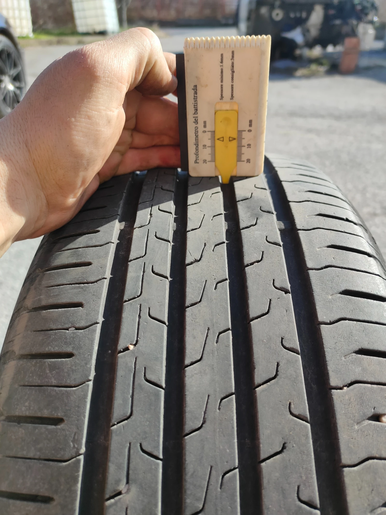 Гуми Летни 215/50R17, снимка 2 - Гуми и джанти - 53948815