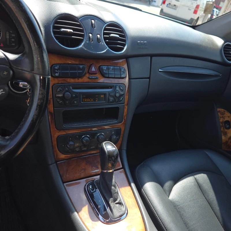 Mercedes-Benz CLK, снимка 11 - Автомобили и джипове - 52210073