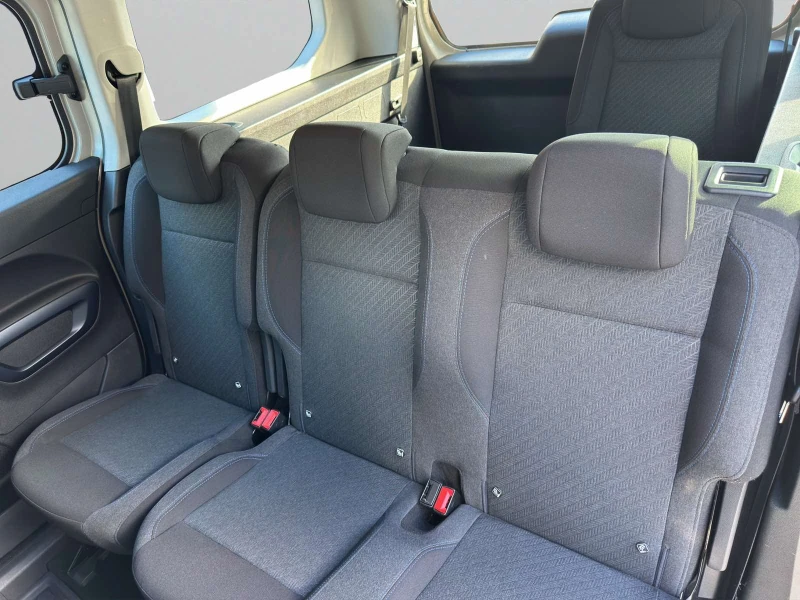 Peugeot Rifter 1.5 Blue-HDi Allure L2, снимка 11 - Автомобили и джипове - 52236403