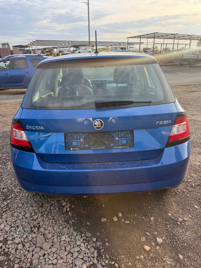 Skoda Fabia НА ЧАСТИ Шкода фабия 1.0 ТСИ 95 КС 2017 Г 28.000km, снимка 2 - Автомобили и джипове - 52370542