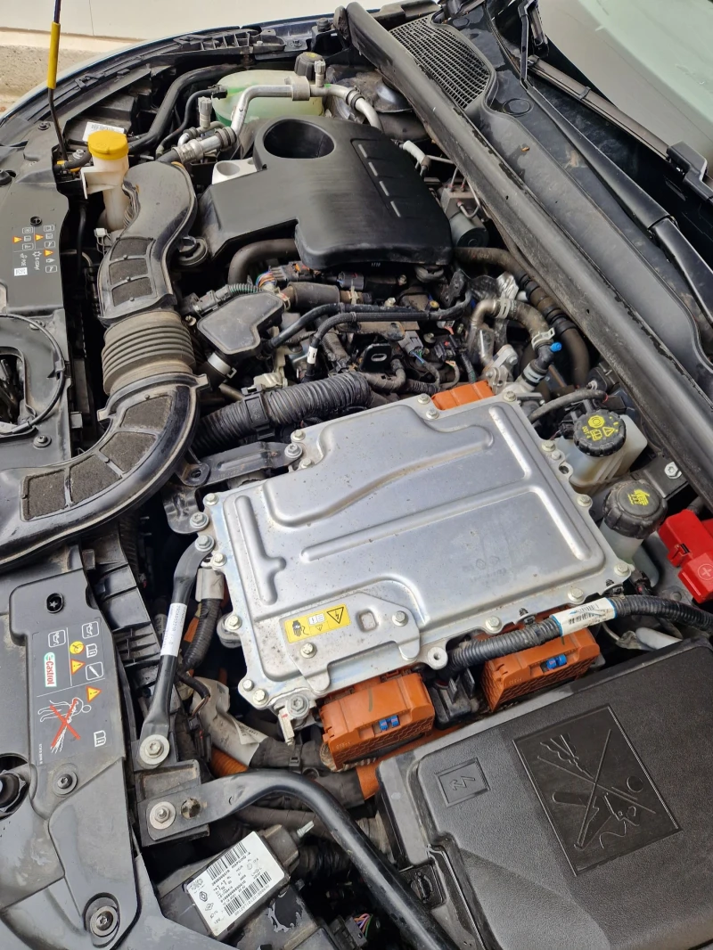 Renault Clio 1.6 140kc E-Tech, снимка 15 - Автомобили и джипове - 52405881