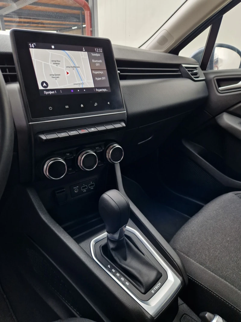 Renault Clio 1.6 140kc E-Tech, снимка 9 - Автомобили и джипове - 52405881