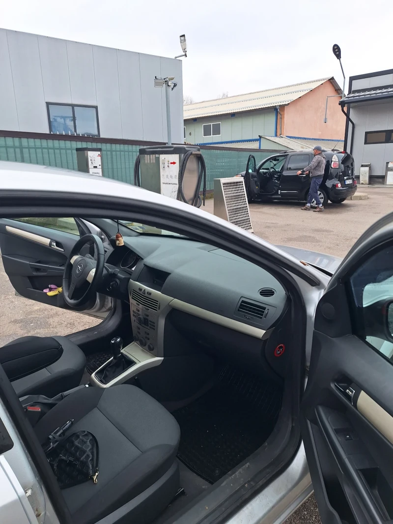 Opel Astra Facelift, снимка 8 - Автомобили и джипове - 52702561