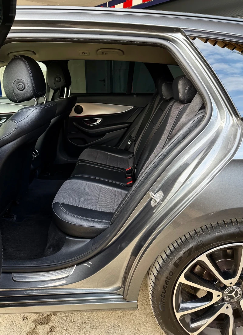 Mercedes-Benz E 220 9G 194hp Night pack, снимка 7 - Автомобили и джипове - 53396733