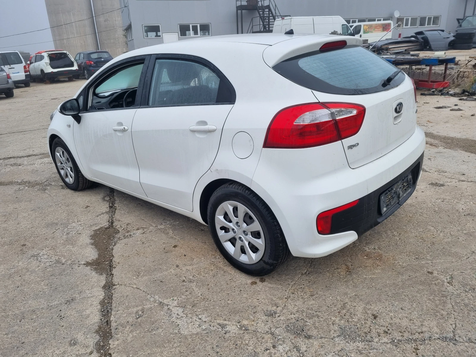 Kia Rio 1.1crdi-75ks-2015god-Euro6b-NA CHASTI - изображение 9