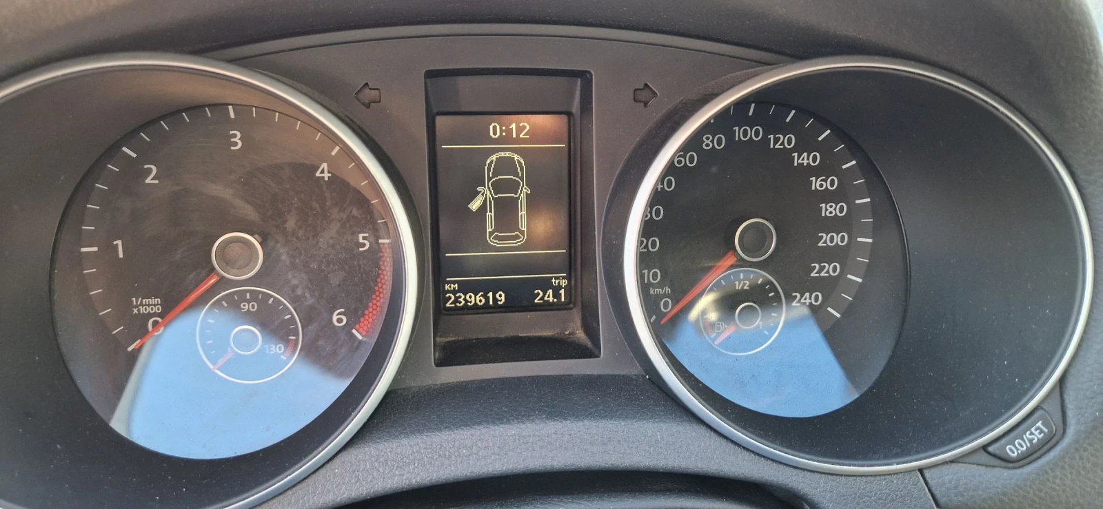 VW Golf 1.6 TDI 105 k.c | Mobile.bg — изображение 13
