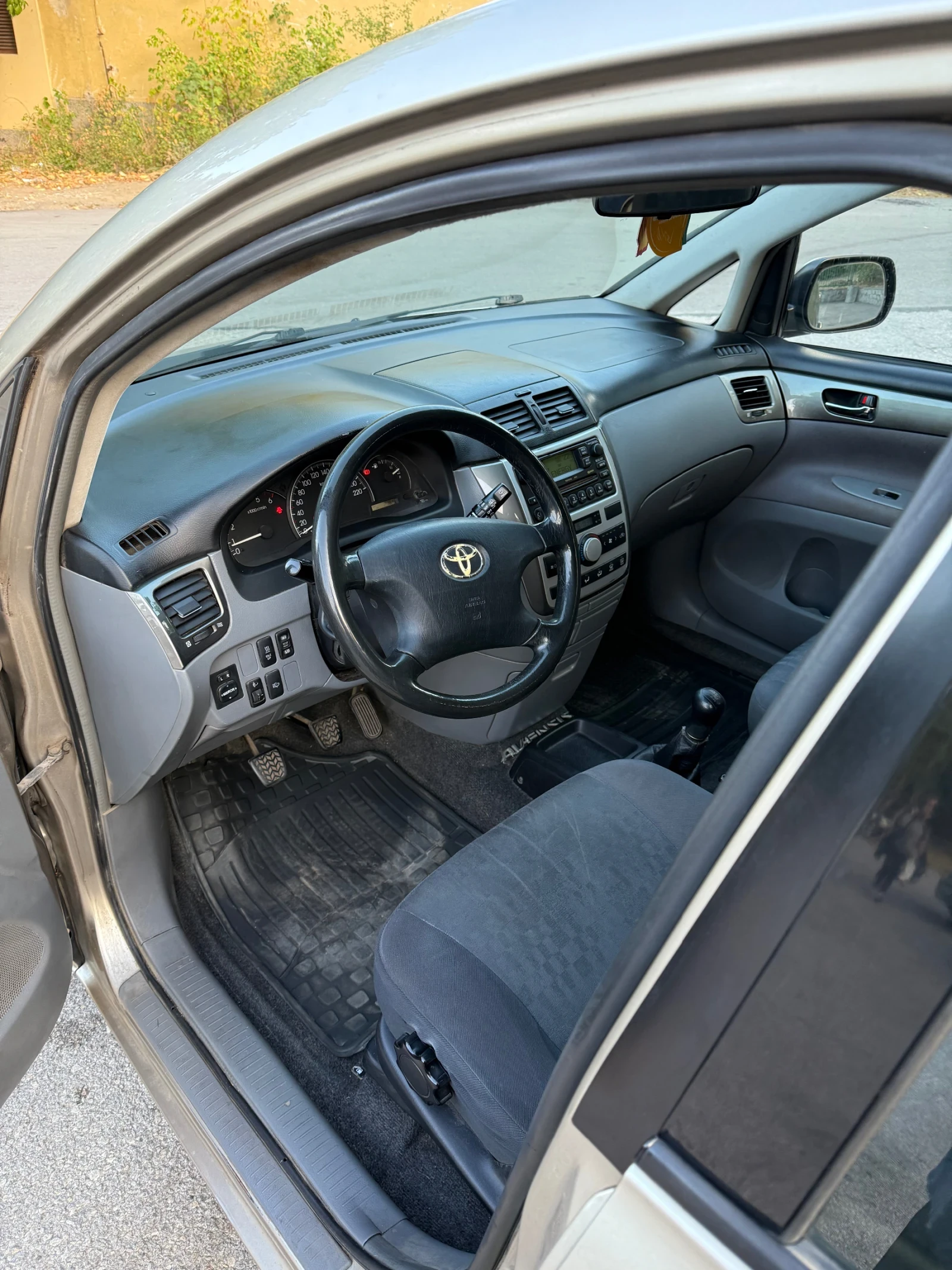 Toyota Avensis verso 2D4D - изображение 6