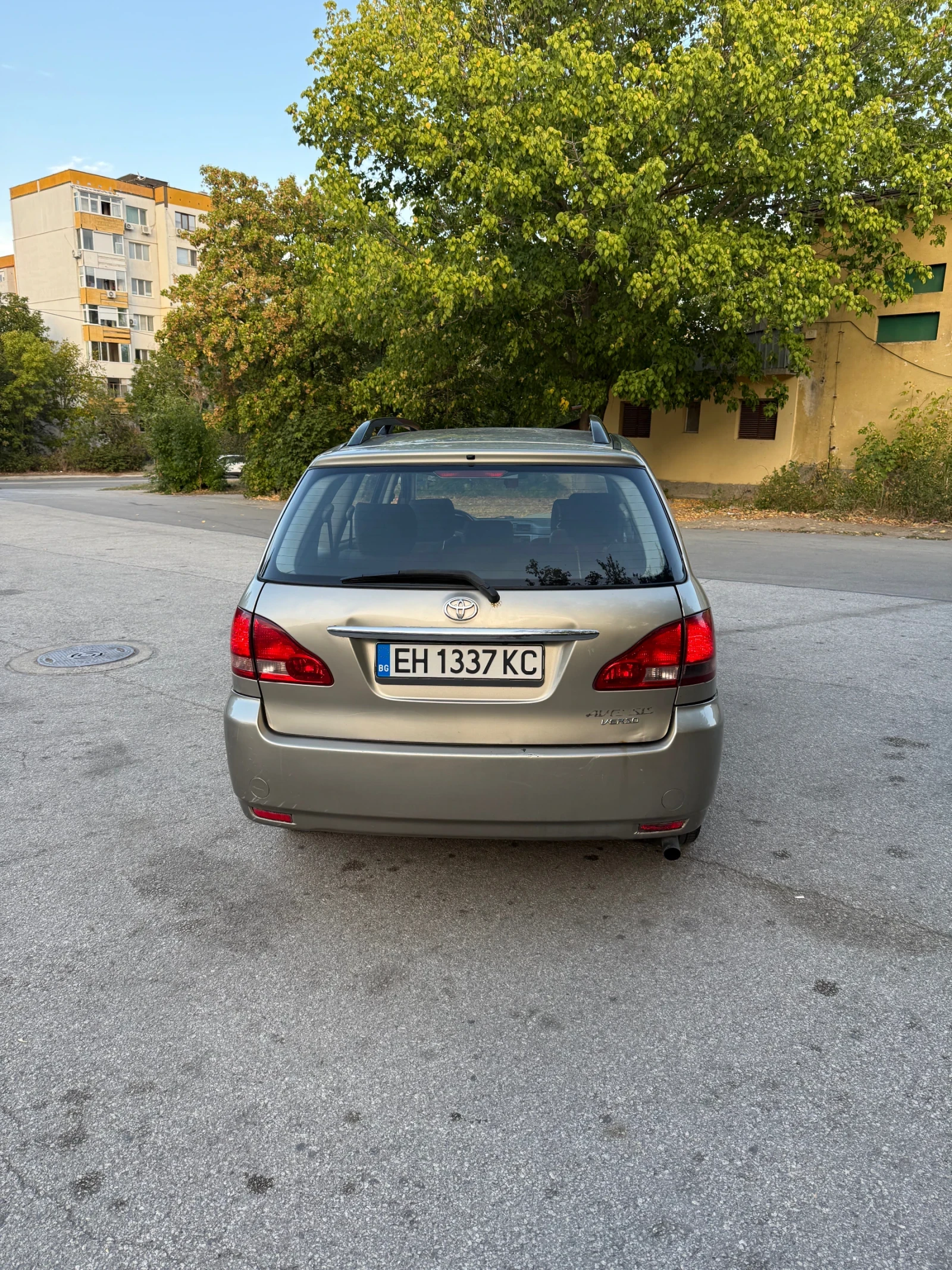 Toyota Avensis verso 2D4D - изображение 4