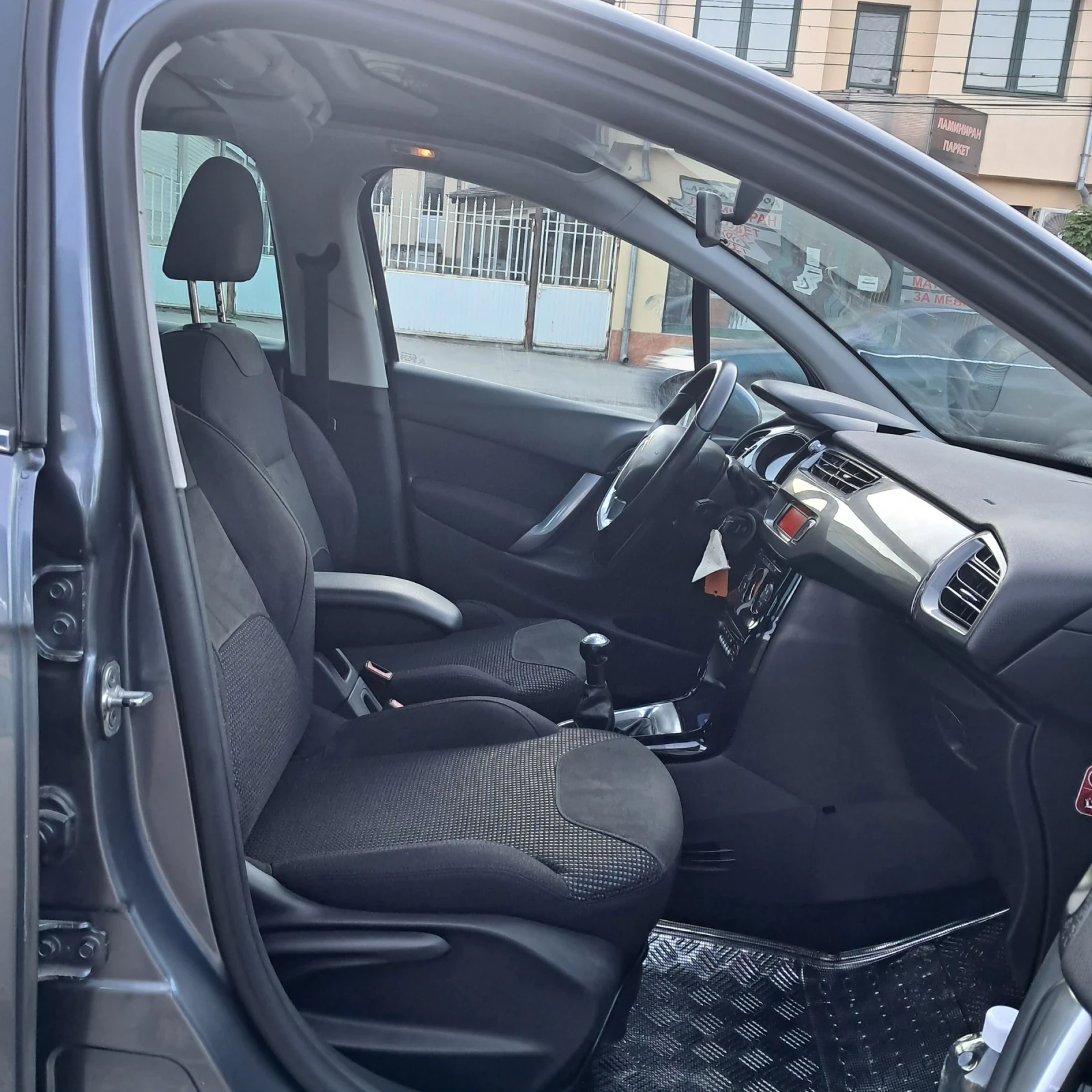 Citroen C3 Ексклозив 1.4HDI, снимка 16 - Автомобили и джипове - 54558830