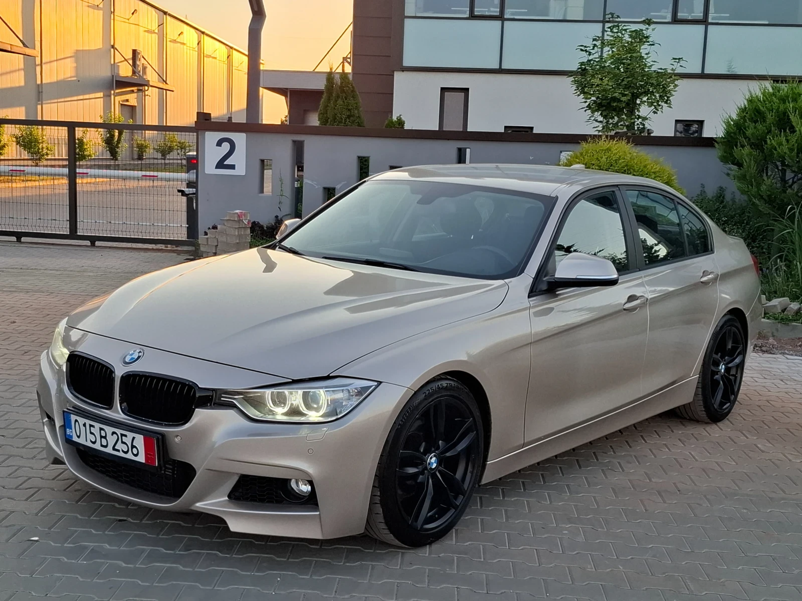 BMW 320 2.0D* (184кс)* * M-PAKET* * HOB BHOC* * , снимка 4 - Автомобили и джипове - 55072847
