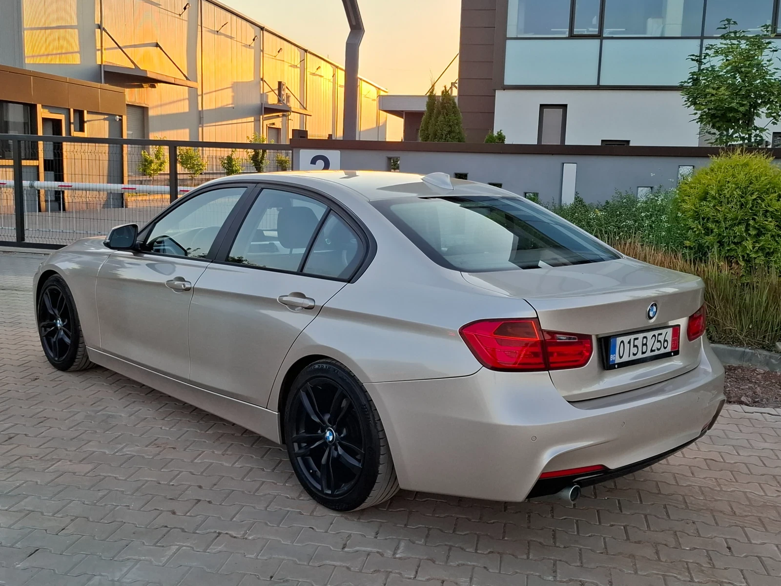 BMW 320 2.0D* (184кс)* * M-PAKET* * HOB BHOC* * , снимка 6 - Автомобили и джипове - 55072847